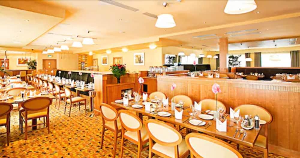 Maldron Hotel & Leisure Centre Limerick Junction 외부 사진