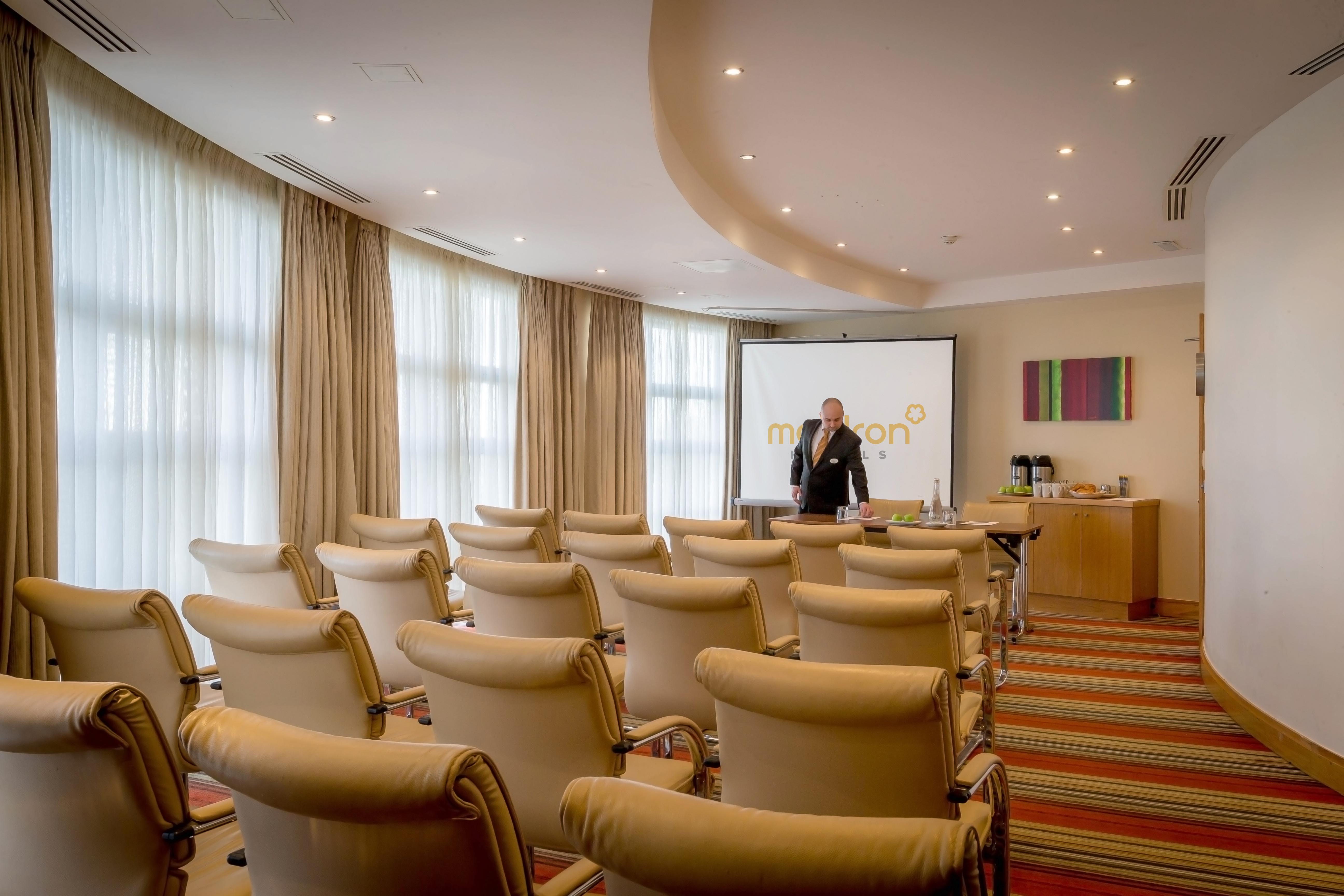 Maldron Hotel & Leisure Centre Limerick Junction 외부 사진